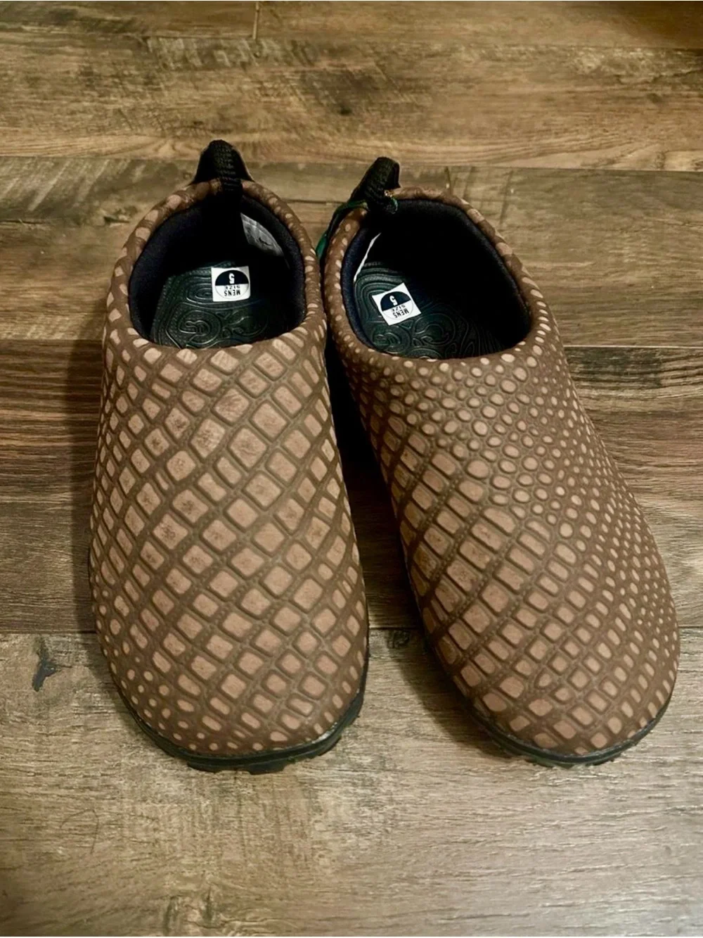 NWT Nike Kids Slip-On Casual Shoes in Brown size 5